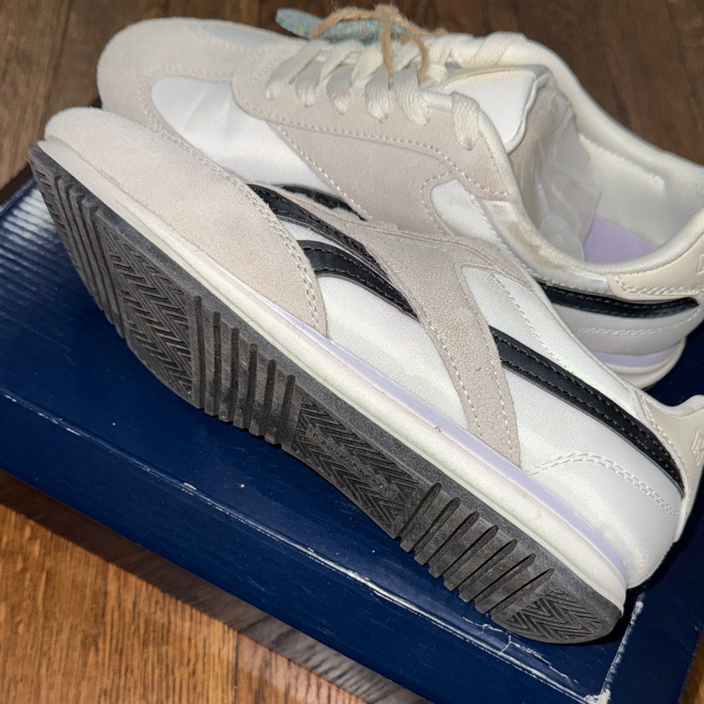 Reebok Women's Beige and Black Sneakers - Picture 5 of 5